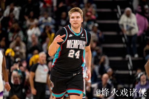 射手兄弟！卡姆-斯潘塞末节三分三连击，三分6中6砍下20分